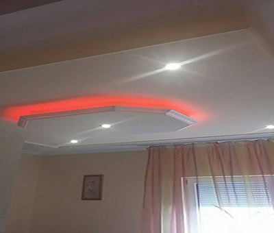 Gipszkarton álmennyezet rejtett világítással mint spot és LED